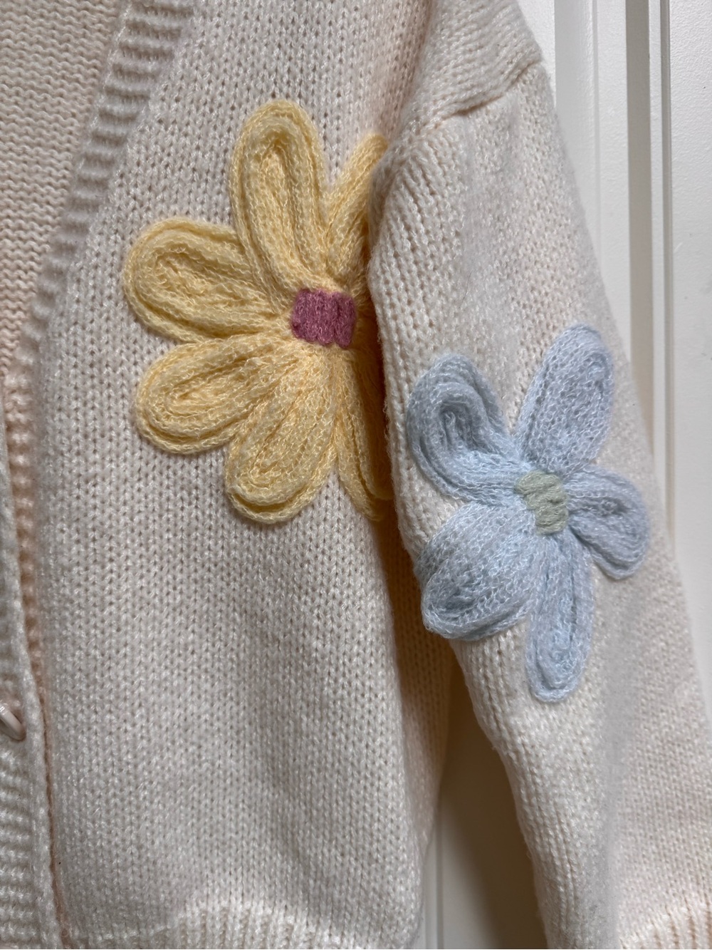 Cream Knit Pastel Floral Oversized Cardigan. Size S/M - Picture 4 of 7